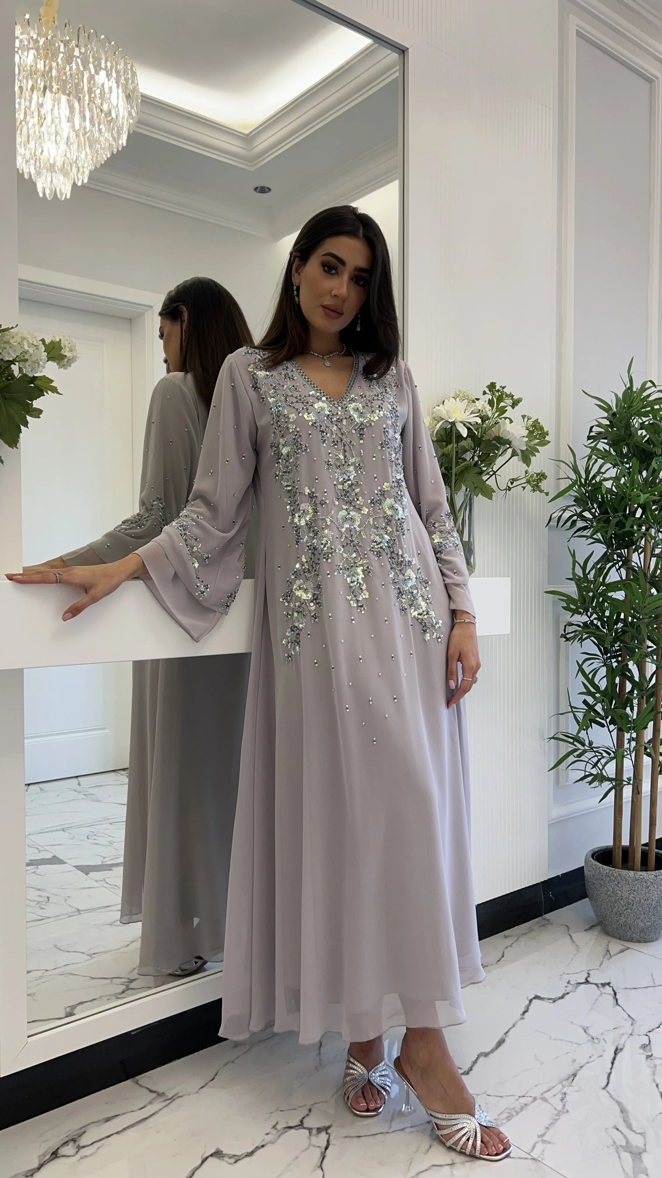 فستان رمادي أنيق