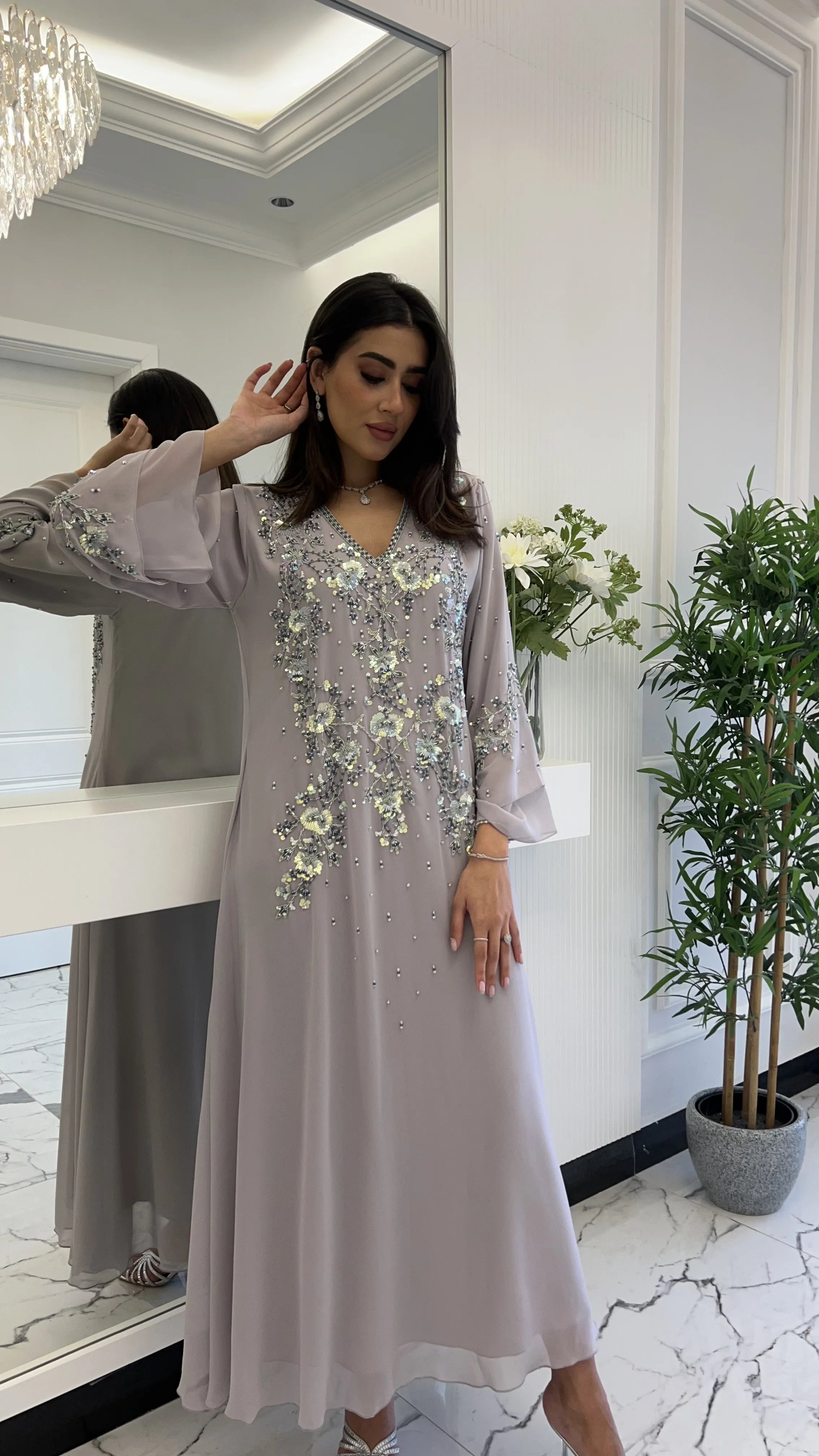 فستان رمادي أنيق