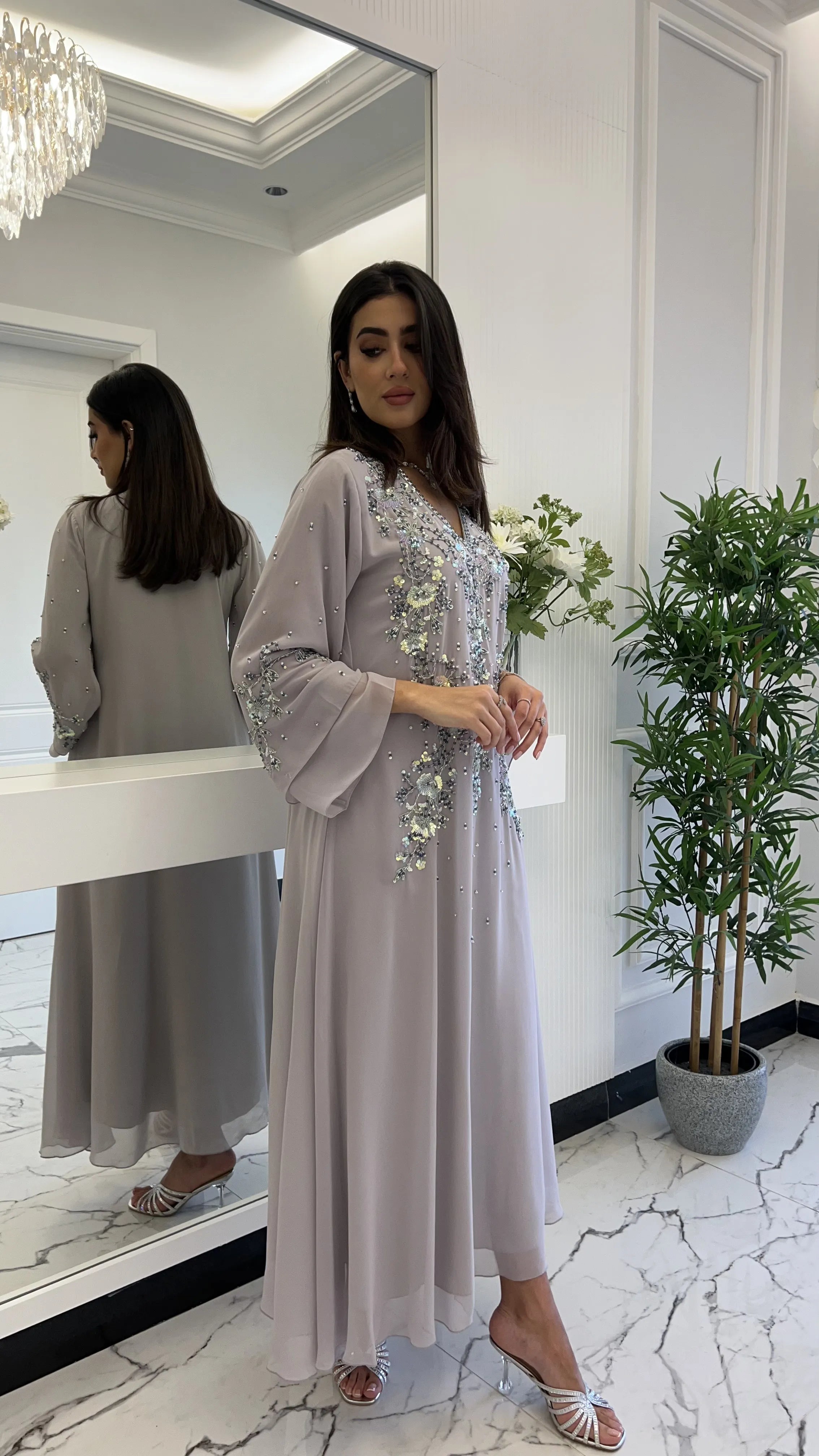 فستان رمادي أنيق