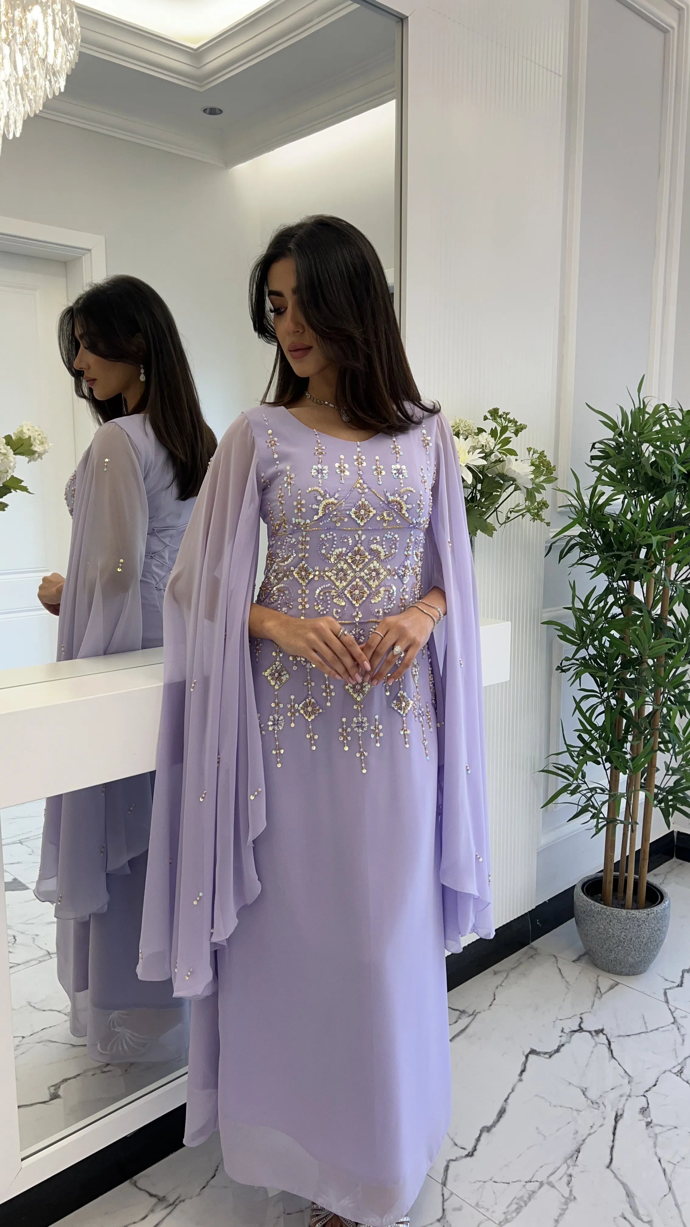 فستان ناعم بلون البنفسج ولمسات شك فخمه